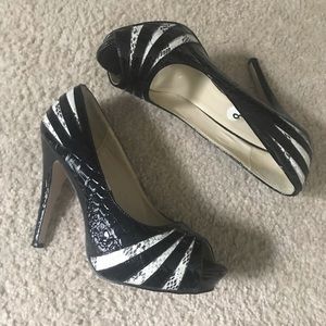 Black and white peep toes pumps